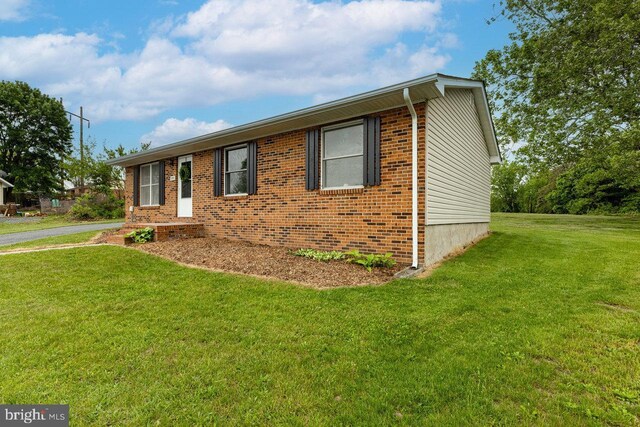 392 Walker Way, Timberville, VA 22853 - ranch-style home featuring a front lawn and brick siding