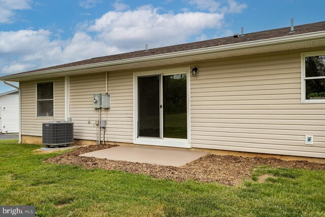 392 Walker Way, Timberville, VA 22853 - back of house with central AC unit, a yard, and a patio area
