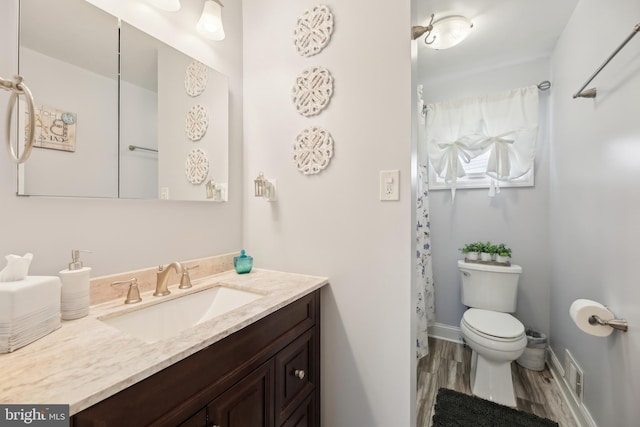 full bath with wood finished floors, visible vents, toilet, vanity, and a shower with curtain
