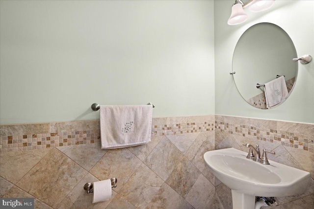 5 Klockner Ct, Lawrence Township, NJ 08648 - bathroom with a sink