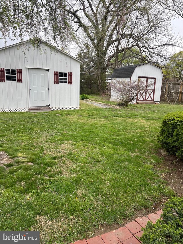 view of yard featuring an outbuilding and a shed