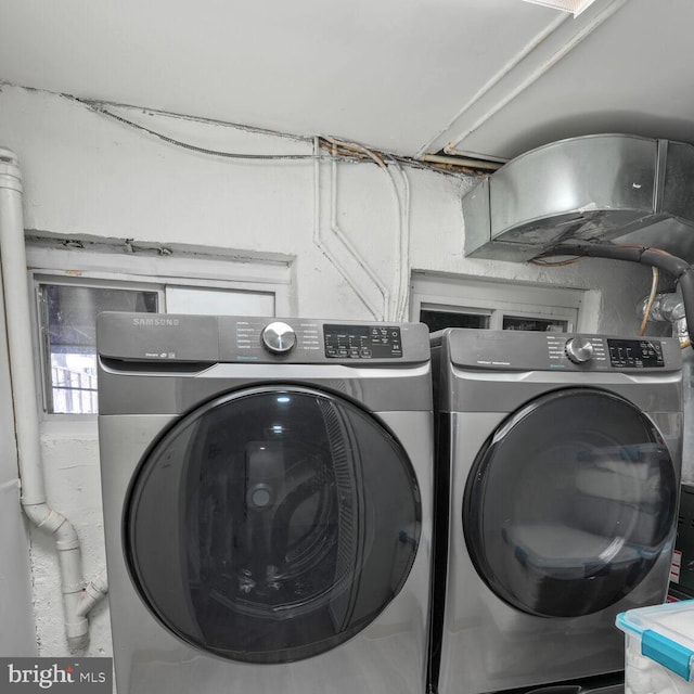 washroom featuring washing machine and dryer and laundry area