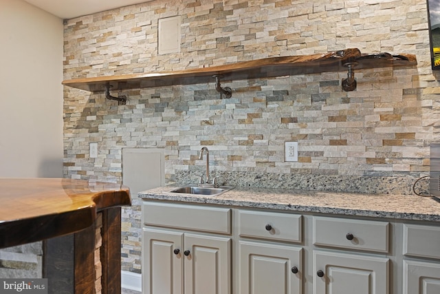 815 Kenneth Pl SE, Leesburg, VA 20175 - kitchen with backsplash and a sink