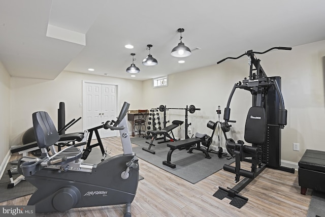 815 Kenneth Pl SE, Leesburg, VA 20175 - workout area with light wood finished floors, baseboards, and recessed lighting