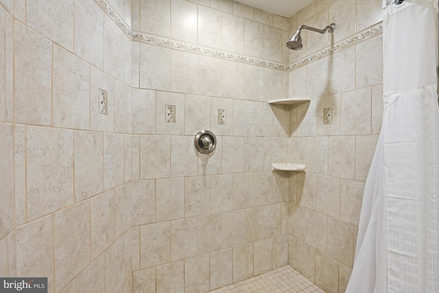 815 Kenneth Pl SE, Leesburg, VA 20175 - bathroom featuring a tile shower