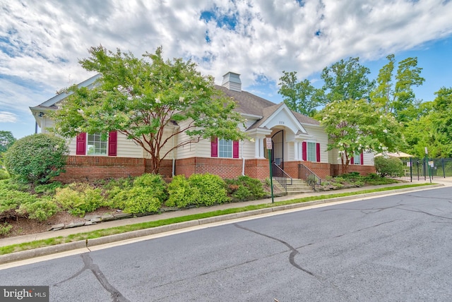 815 Kenneth Pl SE, Leesburg, VA 20175 - view of front of house featuring fence, a chimney, and brick siding