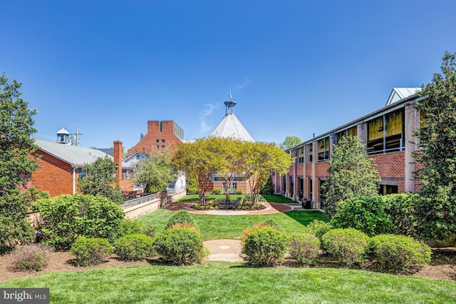 815 Kenneth Pl SE, Leesburg, VA 20175 - view of property's community with a yard