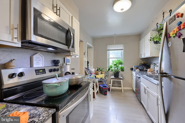 326 Frederick Ct, York, PA 17406 - kitchen with appliances with stainless steel finishes, white cabinets, backsplash, light wood-style flooring, and a sink