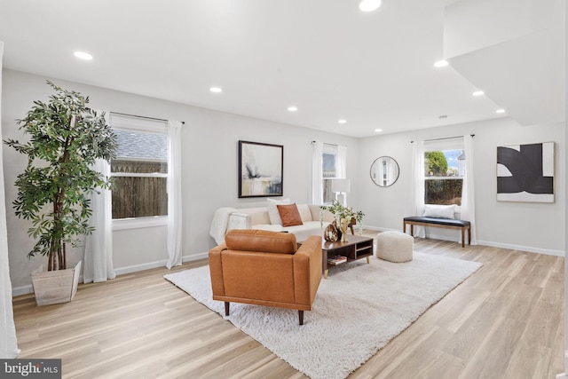 living area featuring recessed lighting, light wood-type flooring, and baseboards