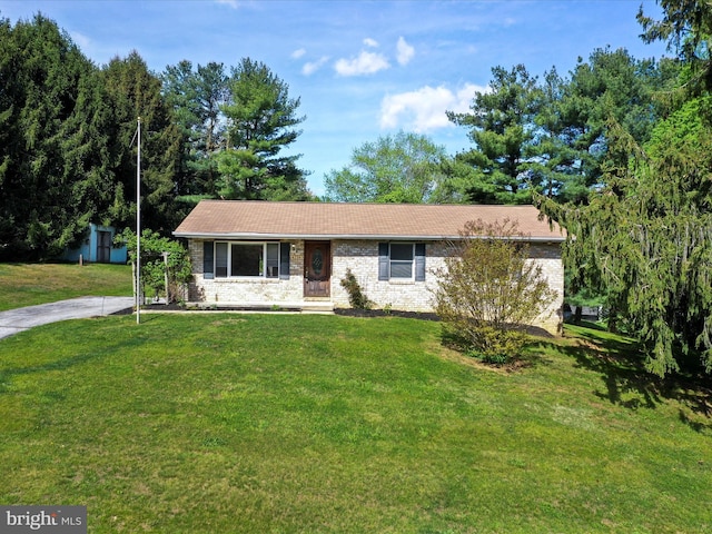 4216 Valley Vista Ct, Manchester, MD 21102 - single story home featuring brick siding and a front yard