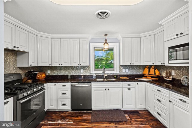 kitchen featuring visible vents, appliances with stainless steel finishes, white cabinetry, and a sink