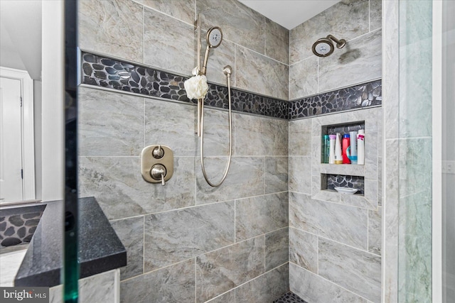 bathroom featuring a tile shower
