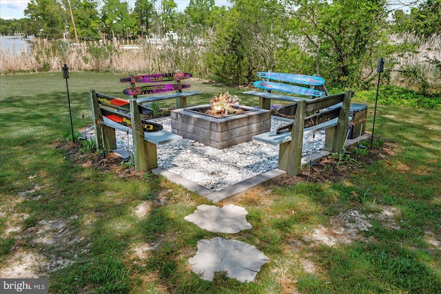 view of yard featuring a fire pit