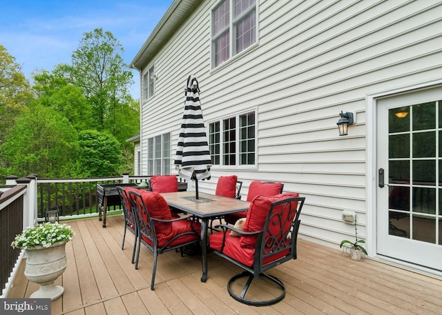deck featuring outdoor dining area