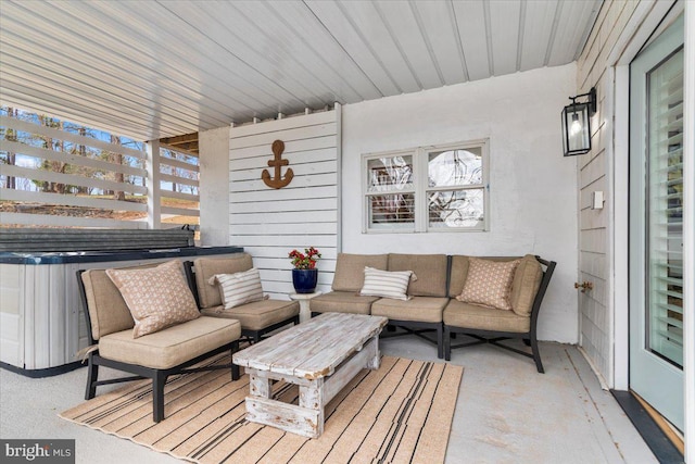 sunroom featuring an outdoor hangout area