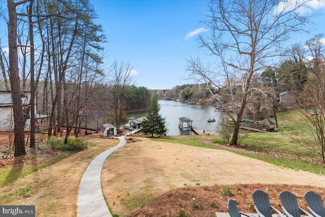 view of yard featuring a water view