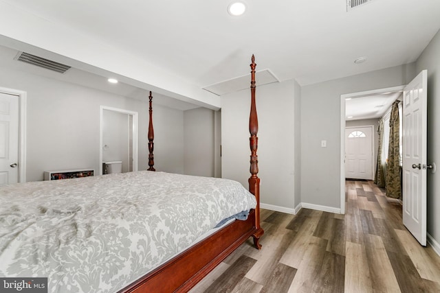 bedroom featuring wood finished floors, visible vents, recessed lighting, and baseboards