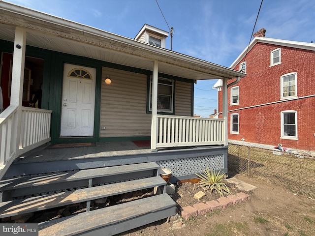 entrance to property featuring covered porch