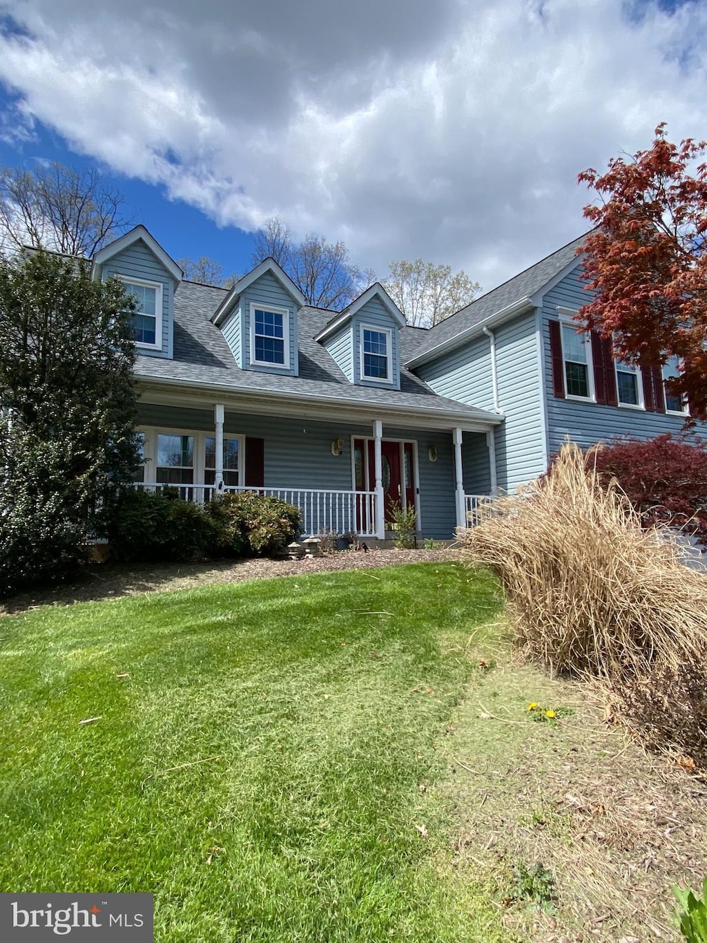 8806 Cardinal Ct, Laurel, MD 20723 - view of front of house featuring a front lawn, a porch, and roof with shingles