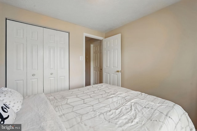 bedroom featuring a closet