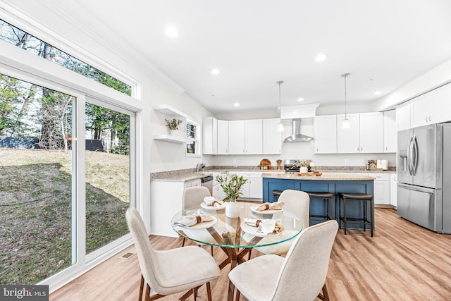 dining space featuring light wood-style flooring, visible vents, and recessed lighting