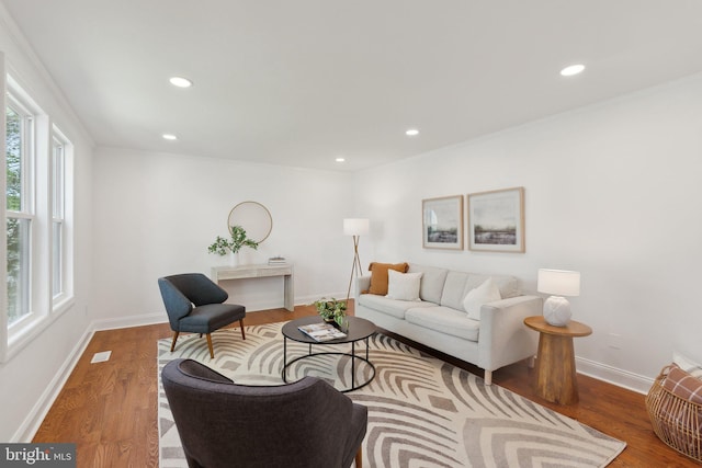 living area with visible vents, baseboards, wood finished floors, and recessed lighting