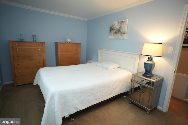 bedroom featuring carpet flooring, baseboards, and crown molding