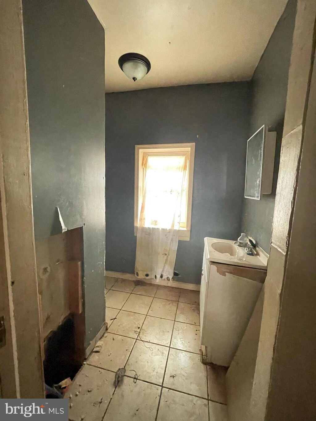 2708 W Seltzer St, Philadelphia, PA 19132 - bathroom featuring vanity and tile patterned flooring