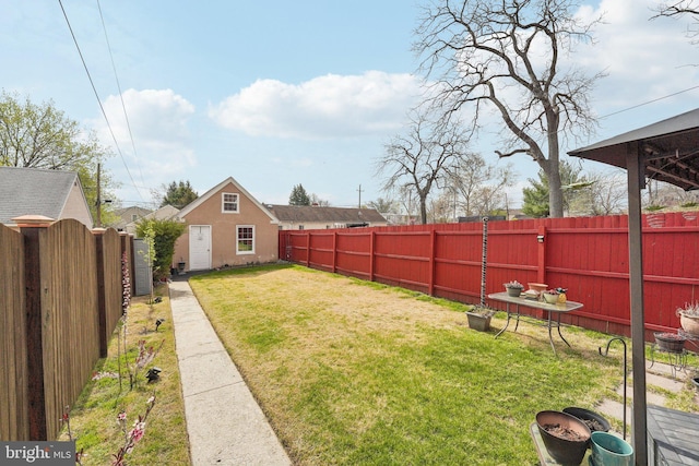 view of yard featuring a fenced backyard