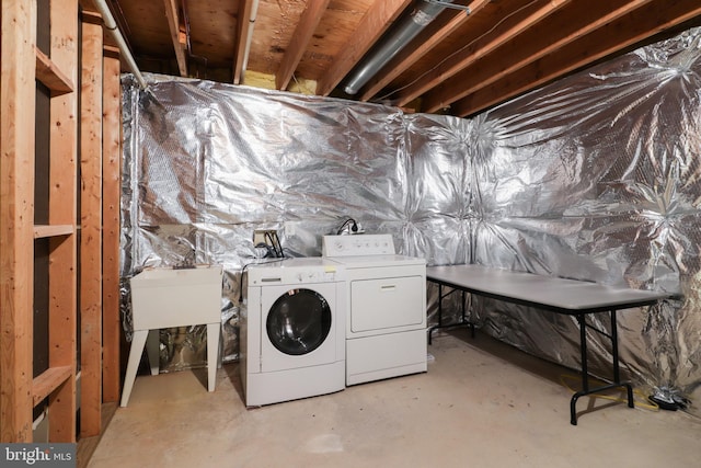 20461 Mcgees Ferry Way, Sterling, VA 20165 - laundry area with washing machine and clothes dryer