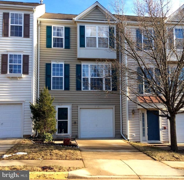 43406 Nottingham Sq, Ashburn, VA 20147 - multi unit property with an attached garage and driveway