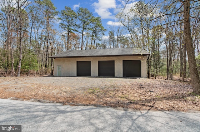 view of detached garage