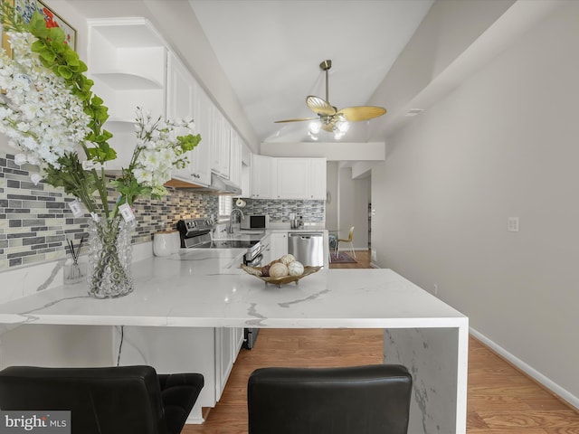 kitchen with open shelves, tasteful backsplash, white cabinetry, a peninsula, and ceiling fan