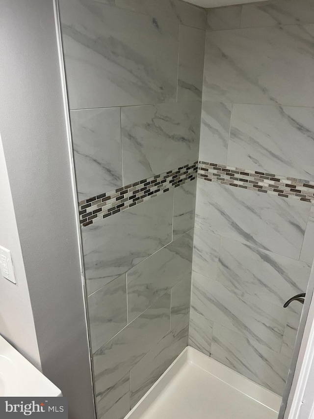 4301 Brehms Ln, Baltimore, MD 21206 - bathroom with tiled shower