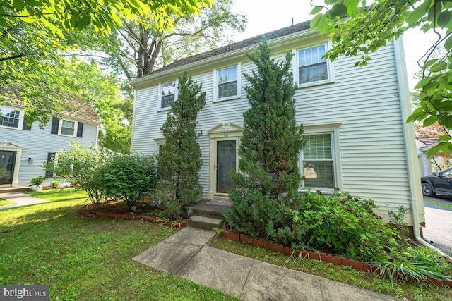 312 Fairgrove Ter, Gaithersburg, MD 20877 - colonial home featuring a front lawn