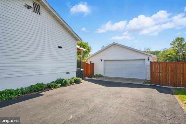 6775 Rugby Pl, Bealeton, VA 22712 - detached garage with fence