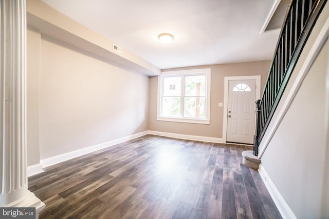 entryway featuring baseboards, dark wood finished floors, visible vents, and stairway