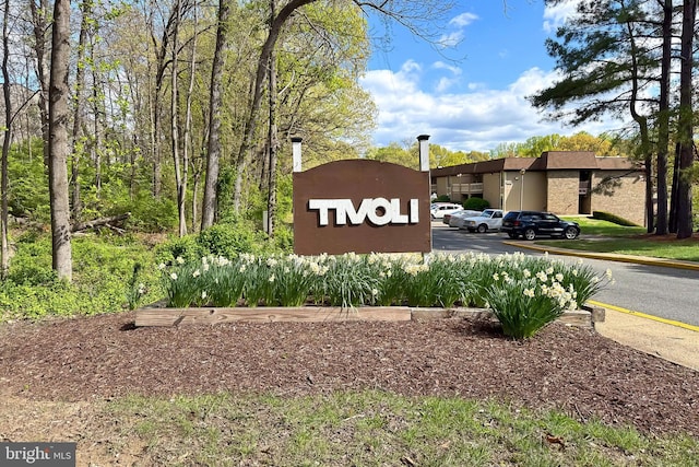 community sign with uncovered parking