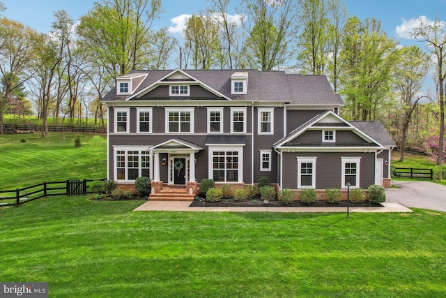 view of front of property featuring a front lawn and fence
