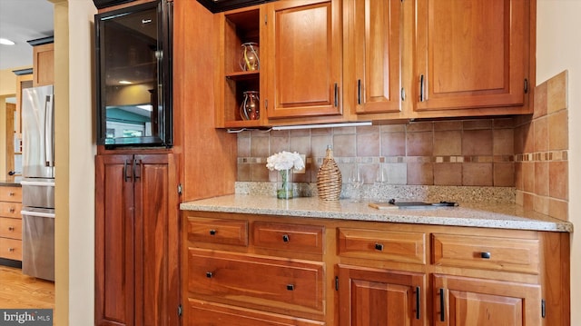 307 Homestead Rd, Hershey, PA 17033 - bar featuring freestanding refrigerator, light wood finished floors, and decorative backsplash