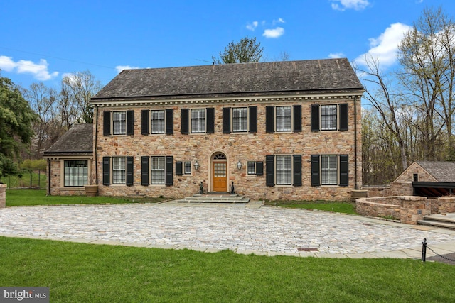 6068 Stoney Hill Rd, New Hope, PA 18938 - view of front of home with an outbuilding, a shingled roof, and a front yard