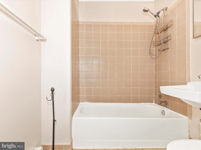 full bath with toilet and tub / shower combination