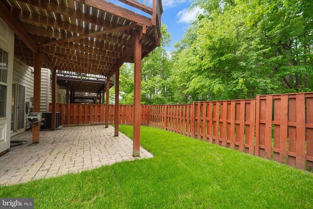 view of yard with a patio area and a pergola