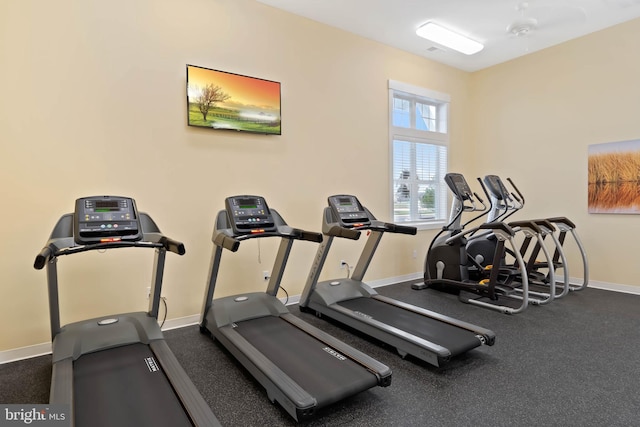 exercise room featuring baseboards