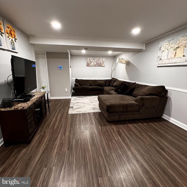 living room with dark wood-type flooring, baseboards, and recessed lighting