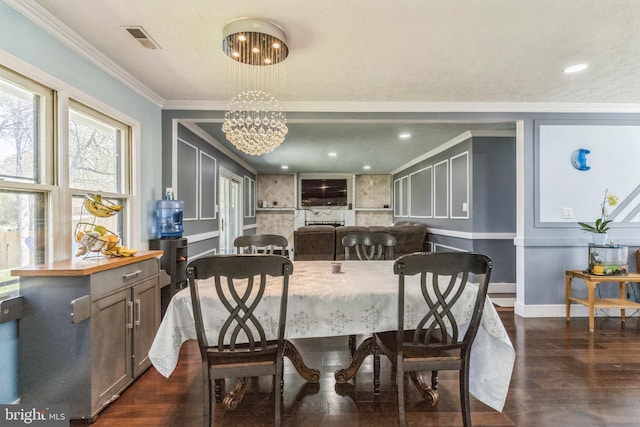 3600 Yorktown Dr, Waldorf, MD 20601 - dining area featuring crown molding, visible vents, baseboards, dark wood-style floors, and a notable chandelier