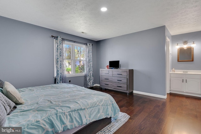 3600 Yorktown Dr, Waldorf, MD 20601 - bedroom featuring dark wood-style flooring, visible vents, baseboards, and a textured ceiling