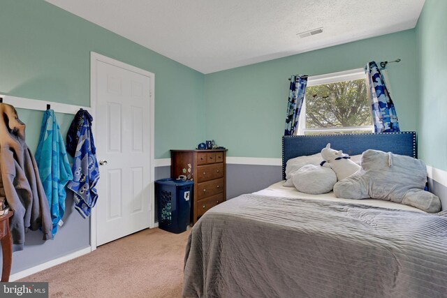 3600 Yorktown Dr, Waldorf, MD 20601 - bedroom featuring carpet floors, baseboards, visible vents, and a textured ceiling