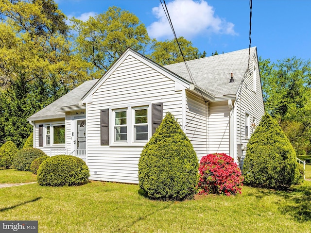 268 Magothy Bridge Rd, Pasadena, MD 21122 - view of front facade with a shingled roof and a front yard