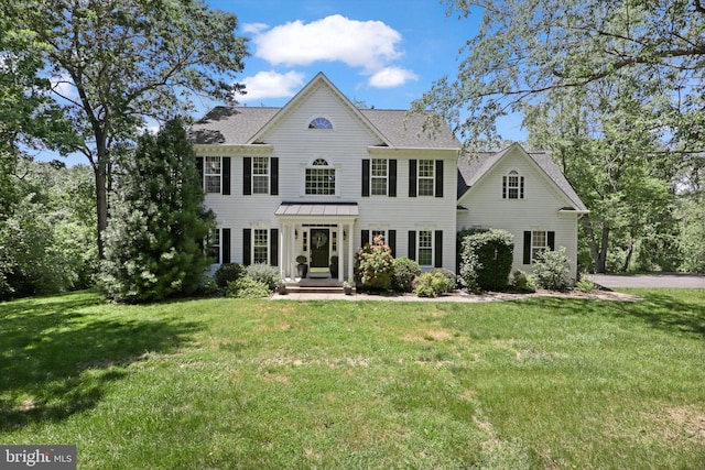view of front of home with a front lawn